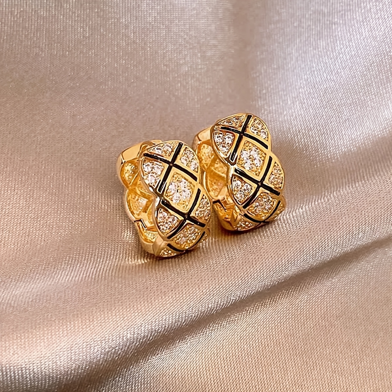 Fashionable Irregular-Shaped Copper H Alloy Hoop Earrings